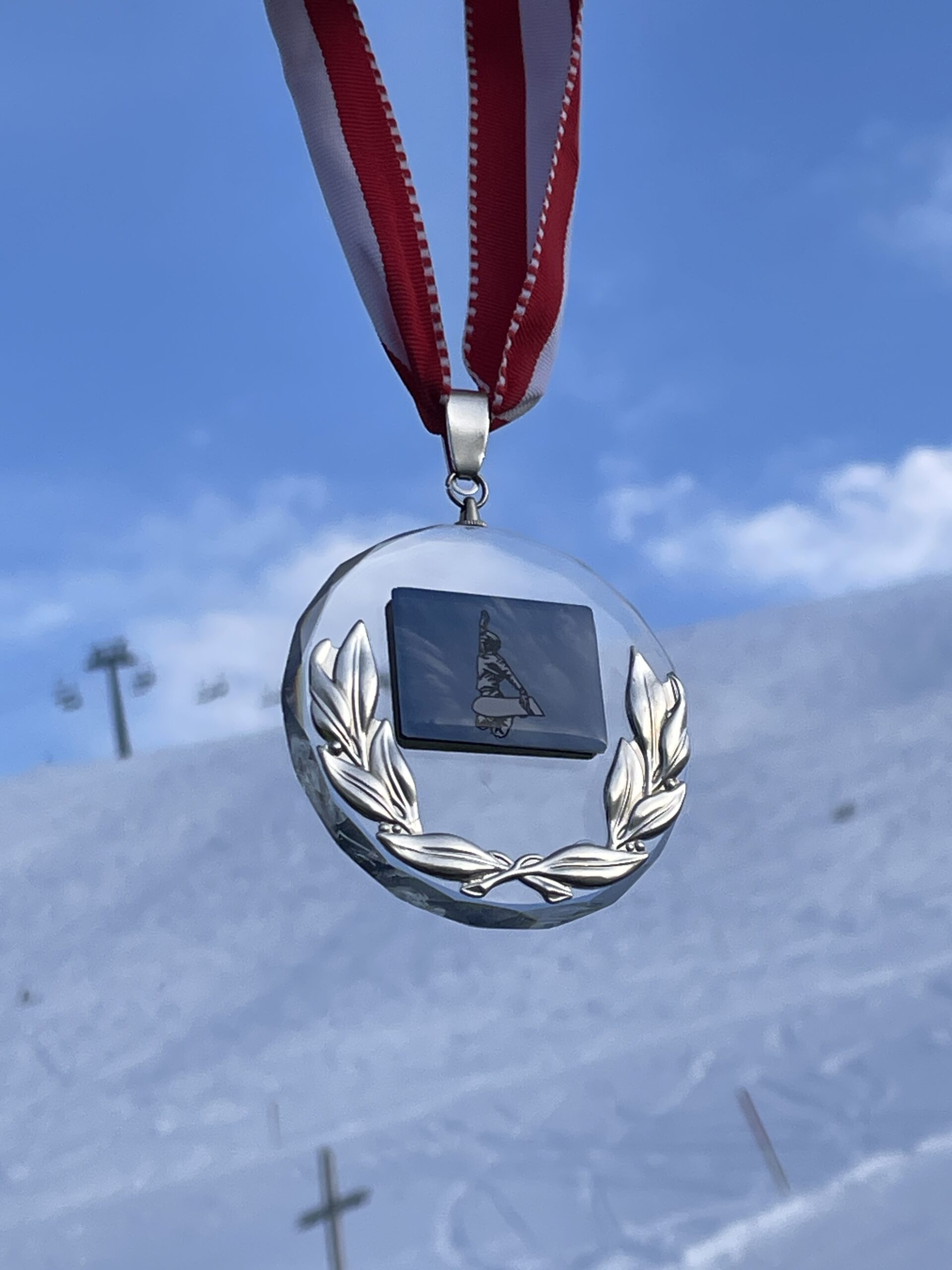ACTIONS-insertionPro-2025 photo d'une medaille de compétition sportive de para snowboard