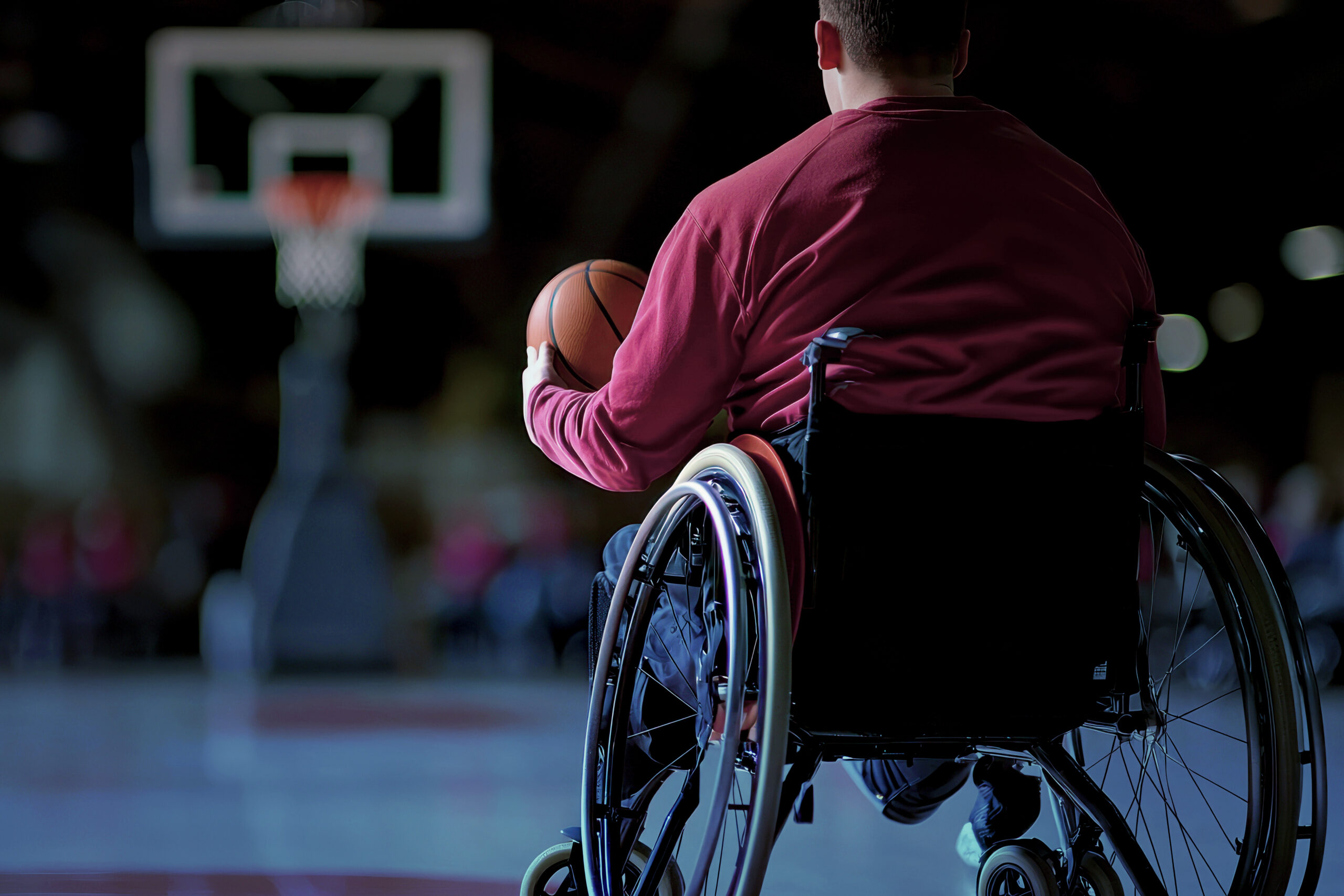 ACTIONS-sportSanté-2025 photo une jeune baketteur en fauteuil devant un panier de basket